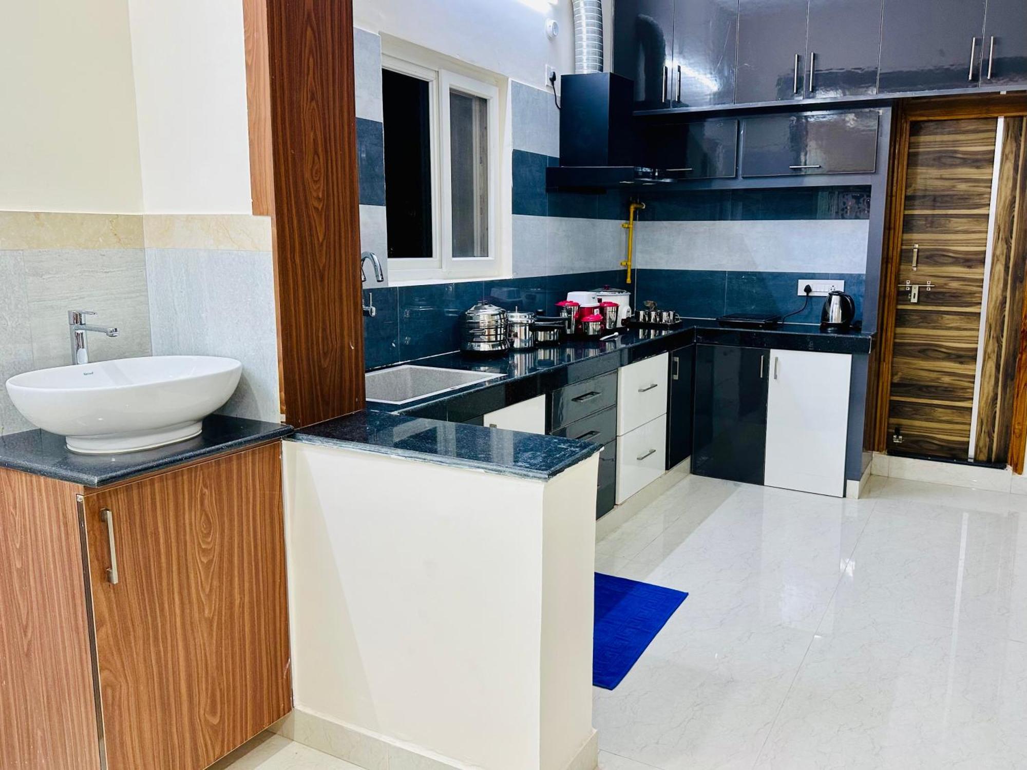 Truelife - 3Bhk Ac Apartments For Large Family - Best Location - Direct Flyover To Alipiri Gate - Walk To Ps4 Veg Restaurant - Modular Kitchen - Super Fast Wifi - Android Tv - 250 Jio Channels - Easy Access To All Temples - Top Service With Lots Of L Τιρουπάτι Εξωτερικό φωτογραφία